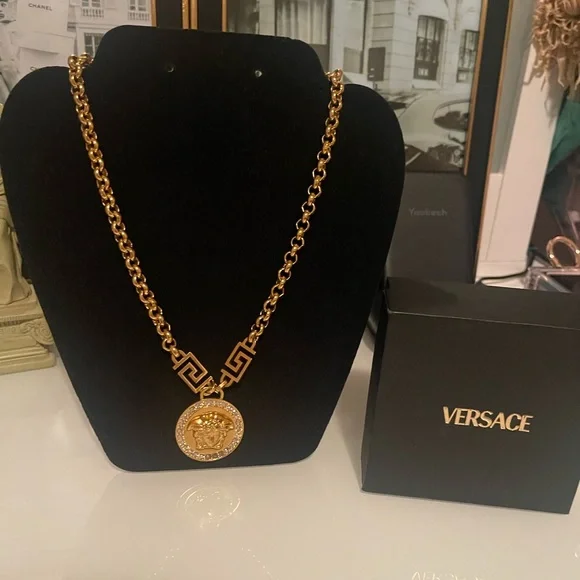 Authentic Gold MEDUSA CRYSTAL NECKLACE With COA. - Picture 9 of 10